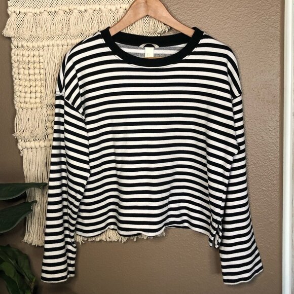 H&M Black Striped Cropped Pullover - Picture 1 of 8